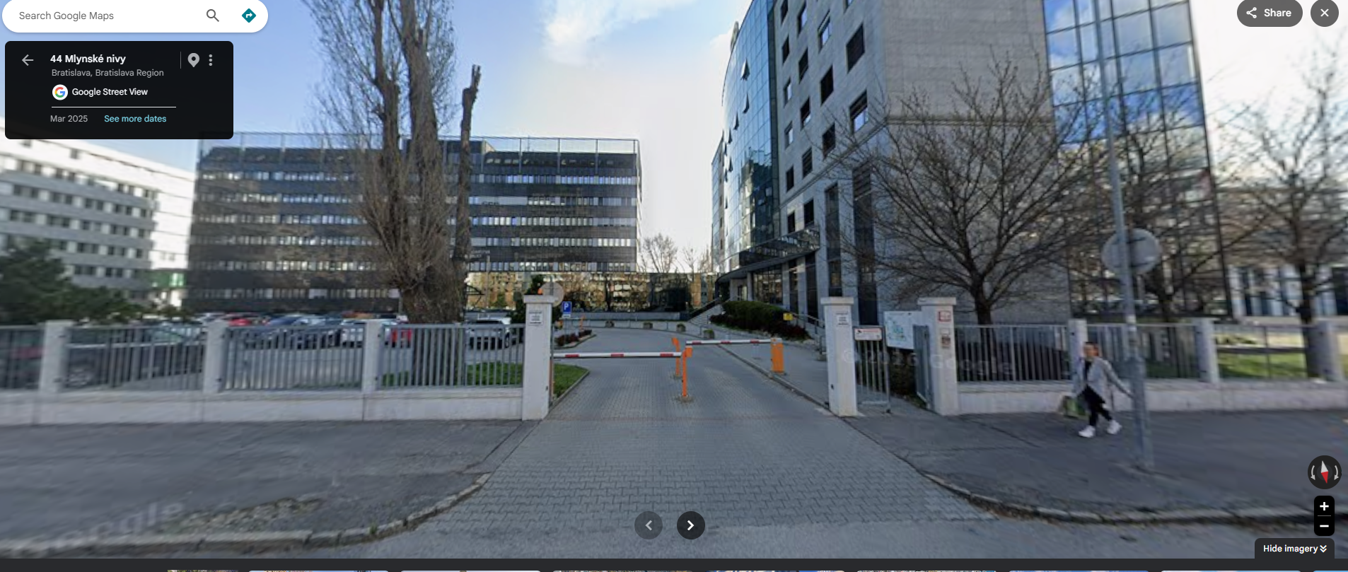 Vjazdová rampa na parkovisko na adrese Mlynské nivy 44/a